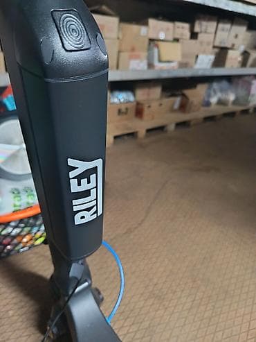 Riley elektrik skuter - Brend: Riley - Rəng: qara, kompakt və