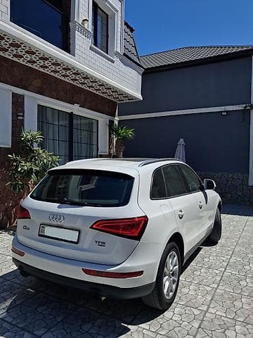 Audi Q5 – ağ rəngli, zərif və funksional premium SUV. Əsas — 4