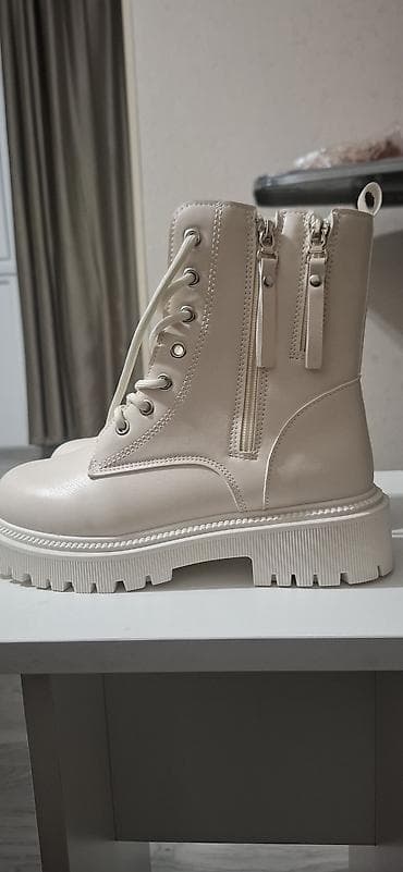 ağ çəkmələr: Ağ rəngli qadın ucun bo — 2