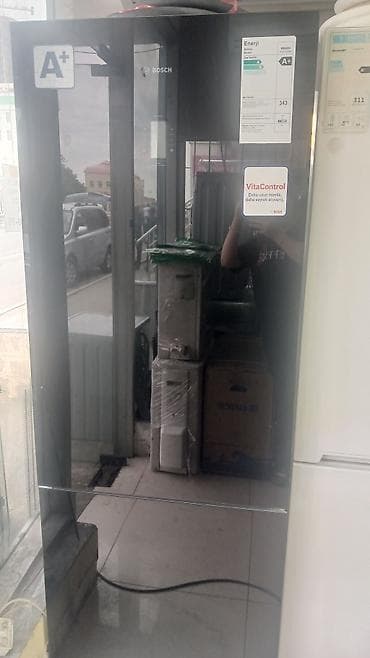 qapi zvanoku: İşlənmiş 2 qapılı Bosch Soyuducu Satılır, rəng - Qara, Təkərli — 1