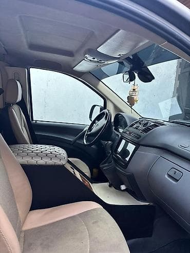 Mercedes-Benz Viano — 10