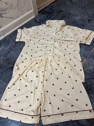 Qadın pijama dəsti – 2 model 1) Krem rəngli dəst: - Qısaqol köynək və — 1
