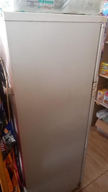 Birqapılı soyuducu və dondurucu bölməsi - Korpusu ağ rəngdə, yuxarıda