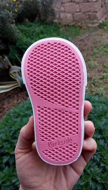 Çəkmələr: Kurkside
Американский бренд

В наличии размер Eur 20

Цена 40 манат — 3