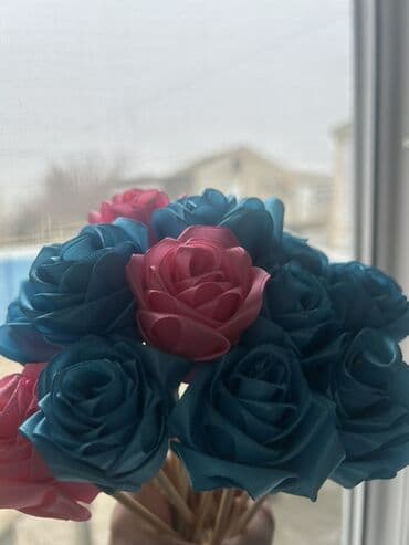 Rəngli dekorativ gül buketi – əl işidir - Material: atlas/saten