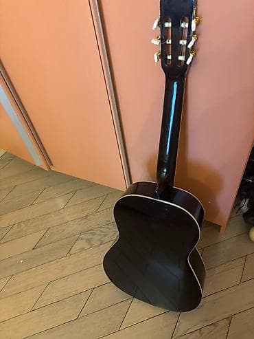 gitara tarnada: ENZO klassik gitara – qara rəngdə - Korpus: klassik formalı, parlaq — 3