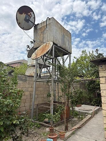 Metal çən və dayaq konstruksiyası - Üst hissədə böyük həcmli metal su — 4