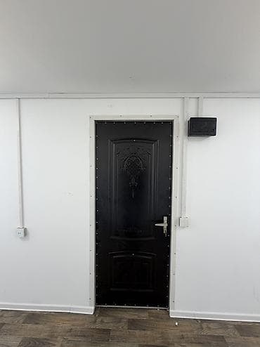 Контейнеры: Mavi rəngli modul/konteyner otaq - Ölçü təxmini: 6 m uzunluq, 2.4 m — 8