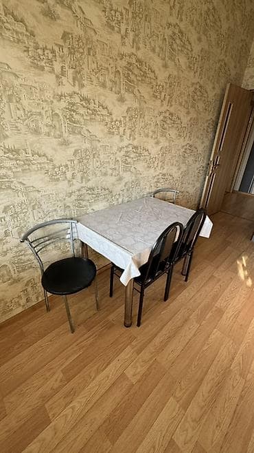 tabletka stul: Mətbəx üçün, İşlənmiş, Açılmayan, Kvadrat masa, 4 stul — 1