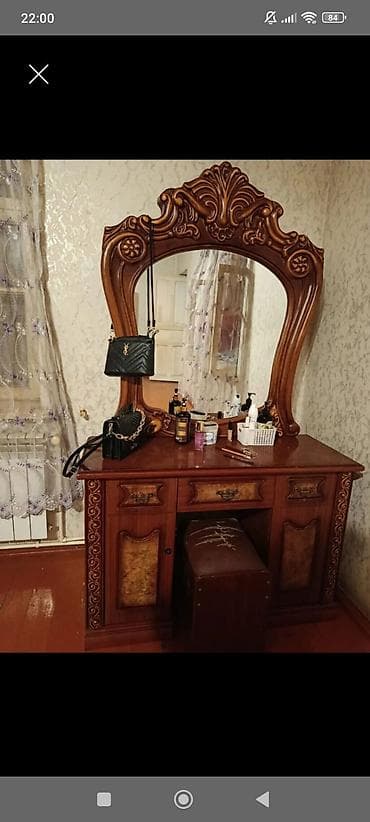 uqlavoy divan sekilleri: Klassik üslubda yataq otağı mebel dəsti, 2 si birlikde 150 azn, real — 2