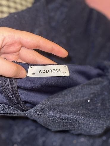 toy dekoru: Qaranlıq lacivərti rəngdə, parıltılı fakturalı ziyafət/libas. -Ölçü — 7