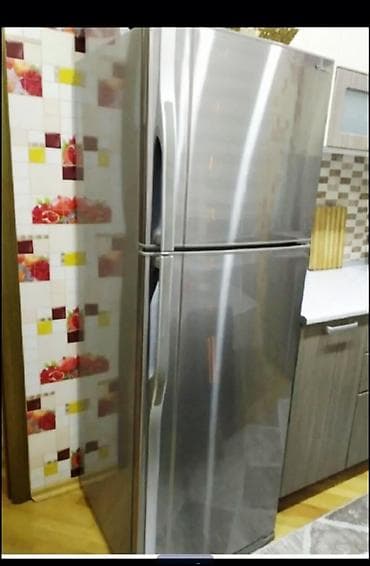 İkiqapılı paslanmayan polad rəngli soyuducu - Üst hissədə dondurucu