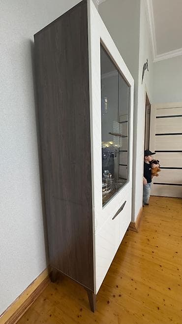 şkaf ucuz: Ağ vitrina şkaf yeni kimidi, klonkasi ustundedi,hec bir cizigi qirigi — 2