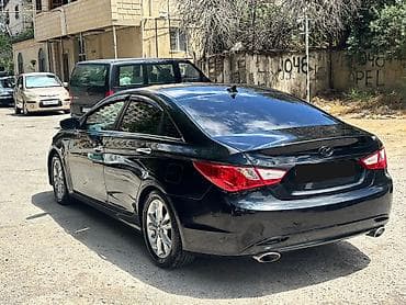 e 3 2: Hyundai Sonata – qara rəngli, elegant sedan Xüsusiyyətlər: - Kuzov: 4 — 3