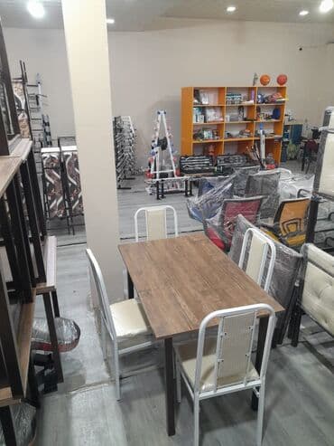 stol desdi: Mətbəx üçün, İşlənmiş, Açılmayan, Kvadrat masa, 4 stul — 1