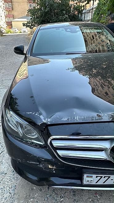 bmw m qazan: Mercedes w213 kuza kapot şəkildə göründüyü kimidə yüngül zədəsi var — 1