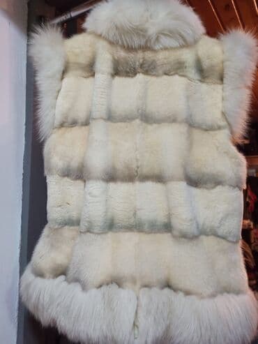 yun jaket modelleri: Ağ rəng tonlarında xəz jilet - Qısa model, qolsuz - Yumşaq, sıx tüklü — 4