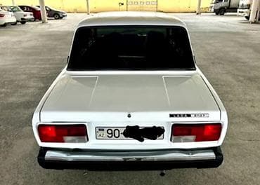 vaz 015: VAZ 2107 sedan - Kuzov: 4 qapılı, ağ rəng, xrom ön barmaqlıq və — 2