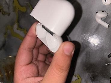 airpods tecili: AirPods 4 arginaldir!!! karobkasi yoxdur usdunde qara kabro hediye — 2