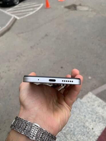 rog phone qiymeti: Məhsul: Smartfon Xüsusiyyətlər və detallar: - Korpus: düz kənarlı — 1