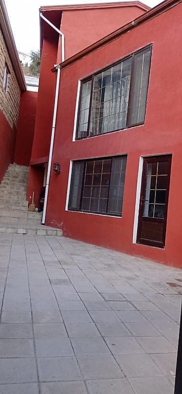 Satılır: iki mərtəbəli həyət evi - Planlama: geniş zal, ayrıca