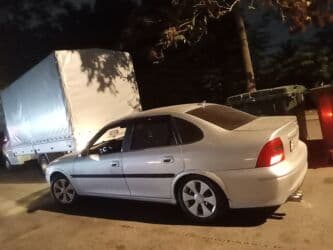 ferrari qiymeti: Opel Vectra: 1.8 l | 1998 il 337000 km Sedan — 6