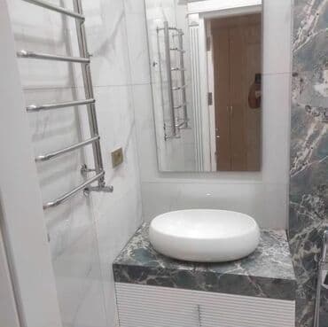 hamamlar: Ağ rəngdə, oval formalı, dəbli lavabo. Dolablı və boz mərmər başlıqlı — 2