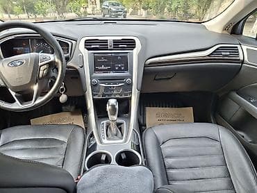 inmotion scooter s1: Ağ rəngdə Ford Fusion sedanı. Bu avtomobilin salonda rahat — 8