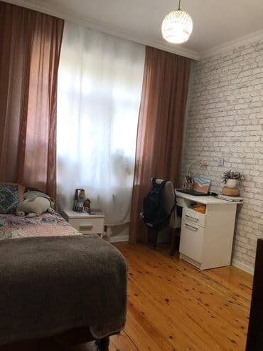 sumqayit 13 mkr: Bakı, Qaraçuxur qəs., 5 otaqlı, Köhnə tikili, 110 kv. m — 5