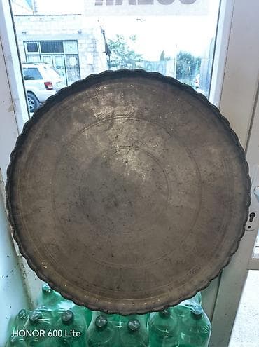 stekan olcusu: Böyük ölçülü dairəvi mis/bakır sinı. - Material: qalın metal (ənənəvi — 2