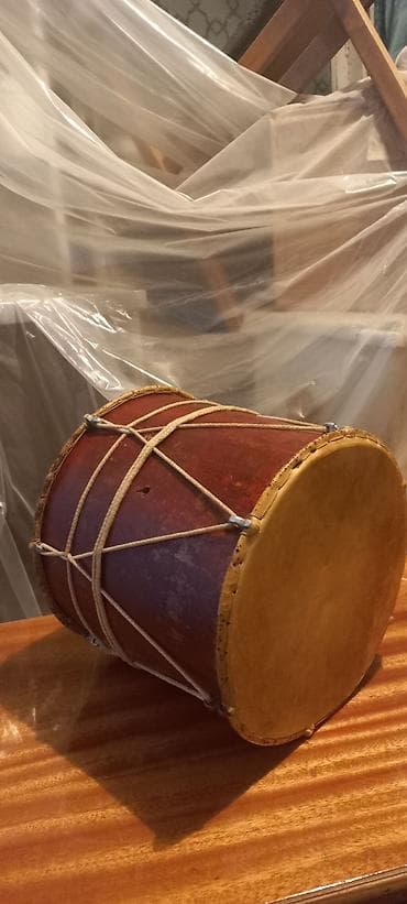 musiqi alet: Tünd qəhvəyi rengli islenmis nagara — 1