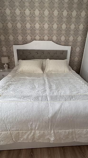 yatag ortuyu: Yataq üçün Yeni Qaşlı rəng - Ağ Yataq örtüyü — 1