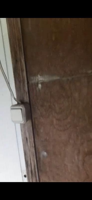 Qoşqular: Vaqon satılır.Uzunluğu 9 metr.Eni 3 metr.İki otaq və bir hamam — 6