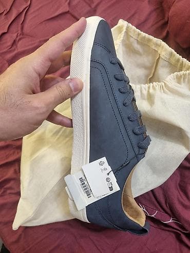 Туфли: Zara kishi kedləri
Tep teze 45 olcu — 5