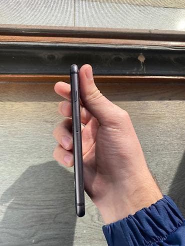 iphone 3gs: IPhone 8, 64 GB, Qara, Barmaq izi — 5