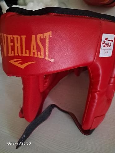 saz aparati: Everlast boks baş qoruyucusu - Rəng: qırmızı - Ölçü: L - Üstündə AIBA — 1