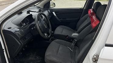 kia cerato 2008: Chevrolet Aveo: 1.4 l | 2011 il 215489 km Sedan — 3