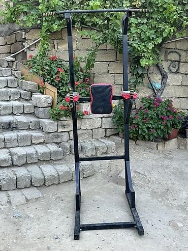 taxta brus: Çəkilər üçün çoxfunksiyalı turnik–parallel qollar (dip station) stendi — 3