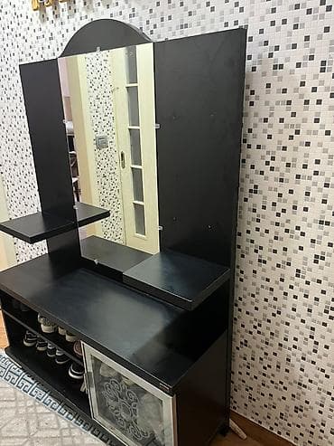 ev giris qapilari: 1 qapı, Güzgülü, Qara, Digər material, Açılan, Düz dolab — 3