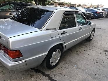 mercedes e class: Mercedes-Benz 190: 2 l | 1992 il Sedan — 3