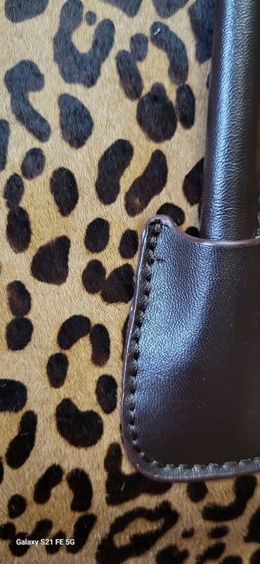 Toy paltarları və aksesuarları: Canta satilir. yenidir. materiali mexdir. őlculeri: uzunlugu 30 sm — 5