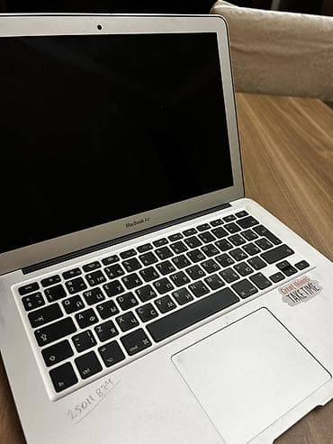 Apple MacBook Air noutbuku - Model: MacBook Air (gümüşü alüminium — 2