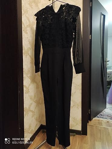 xonça desti: Qadın geyim və ayaqqabı dəsti - Ağ qısaqoll T‑şört + tünd mavi cins — 4