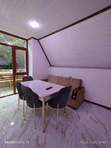 kreditnen evler: Dağ mənzərəli hovuzlu bağ evi – günlük istirahət üçün -Çay kənarında — 8