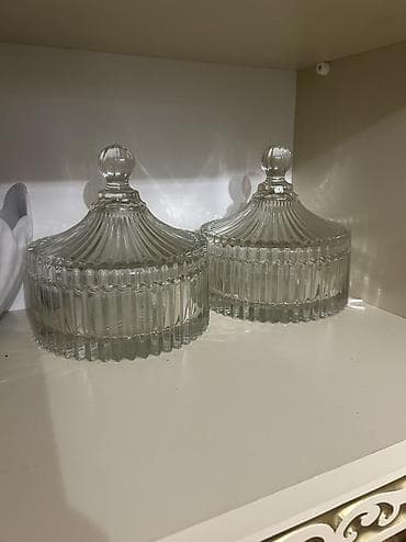 konfet qabı: Şüşə qapaqlı qablar (2 si birlikde 25 azn) — 2