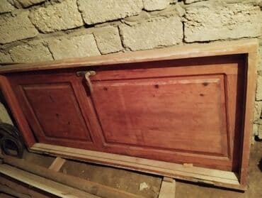 Furnitura və aksessuarlar: Taxta qapı taxta çərçivə ilə birlikdə təklif olunur. Qapı qəhvəyi — 2