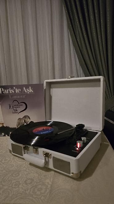 Vinil çalğı aparatı – çamadan dizaynlı, portativ - Rəng: ağ, metalik — 1