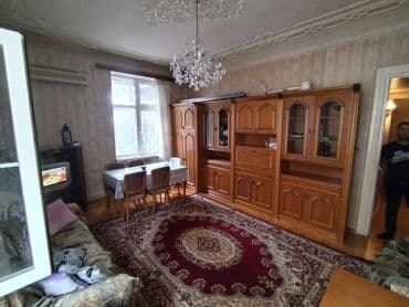 qaradag sahil ev satilir: Bakı, Bakıxanov qəs., 2 otaqlı, Köhnə tikili, m. Əhmədli, 55 kv. m — 1