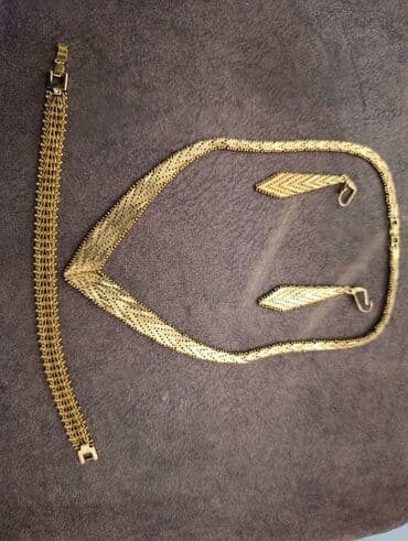 Dəstə daxildir: Sırğa