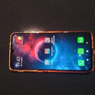 Smartfon - Tam ekranlı, damla-tip çentikli displey. Parlaq və